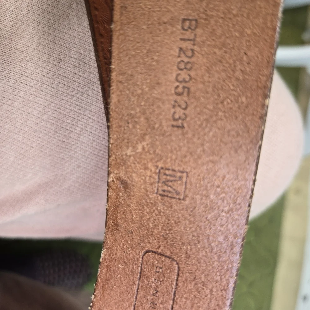 Fossil embossed brown